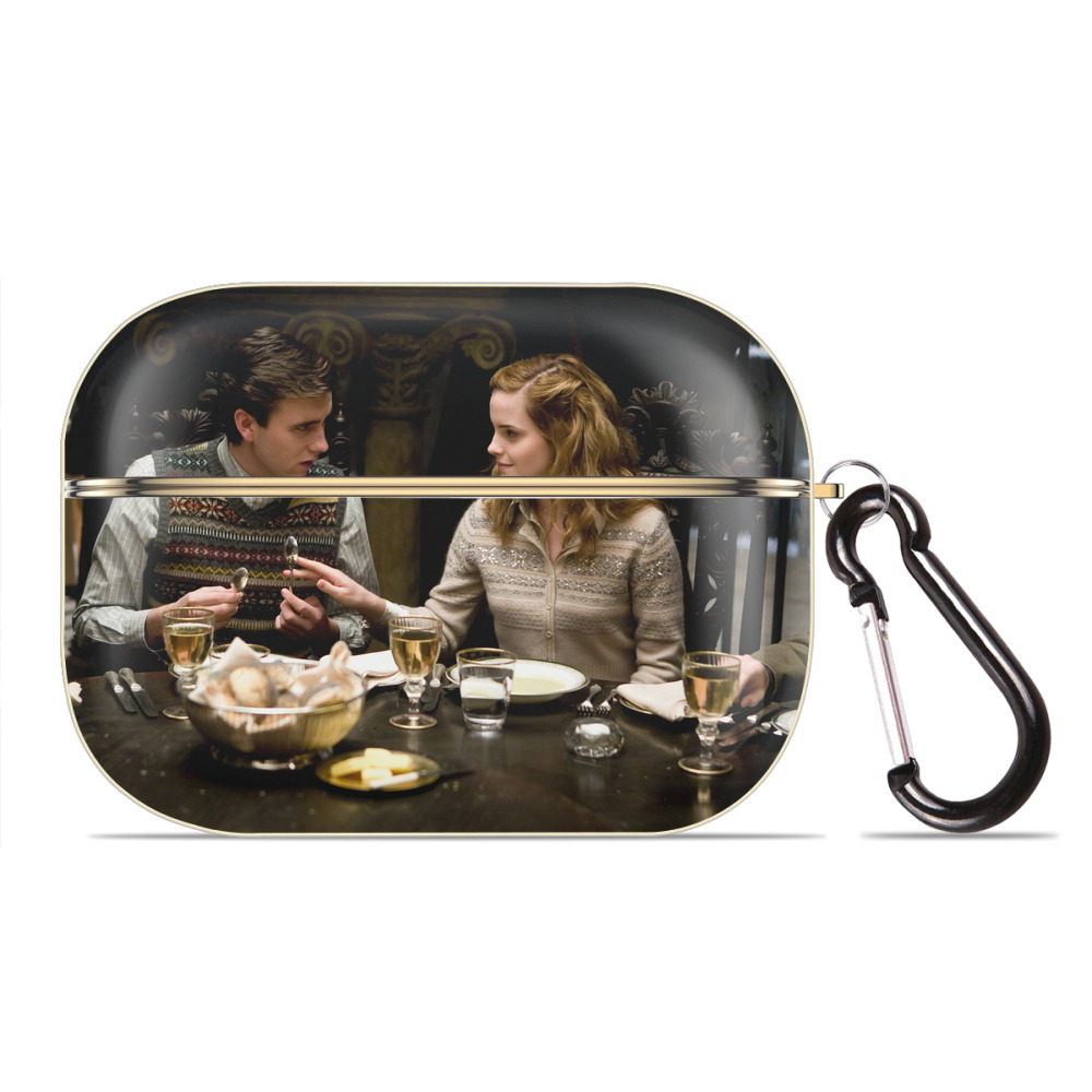 （画像用） Harry Potter ハリー・ポッターシリーズ 【AirPods Pro用】ハードシェル保護ケース｜耐衝撃・防指紋・カラビナ付き商品仕様