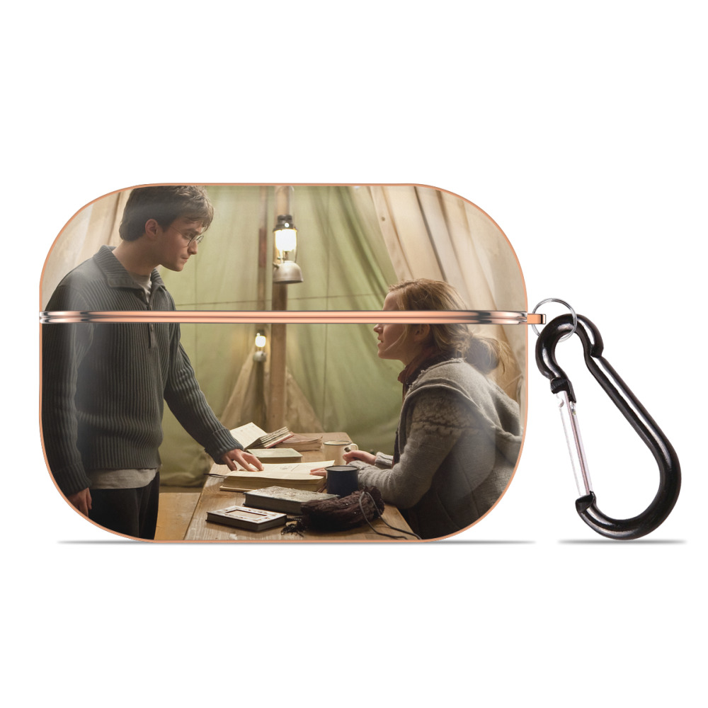 （画像用） Harry Potter ハリー・ポッターシリーズ 【AirPods Pro用】ハードシェル保護ケース｜耐衝撃・防指紋・カラビナ付き商品仕様