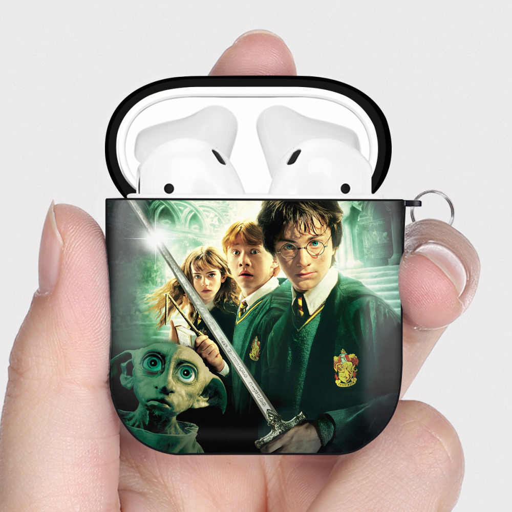 （画像用） Harry Potter ハリー・ポッターシリーズ AirPods 第2世代保護ケース ハードシェル ブラック 耐衝撃・防指紋・カラビナ付き