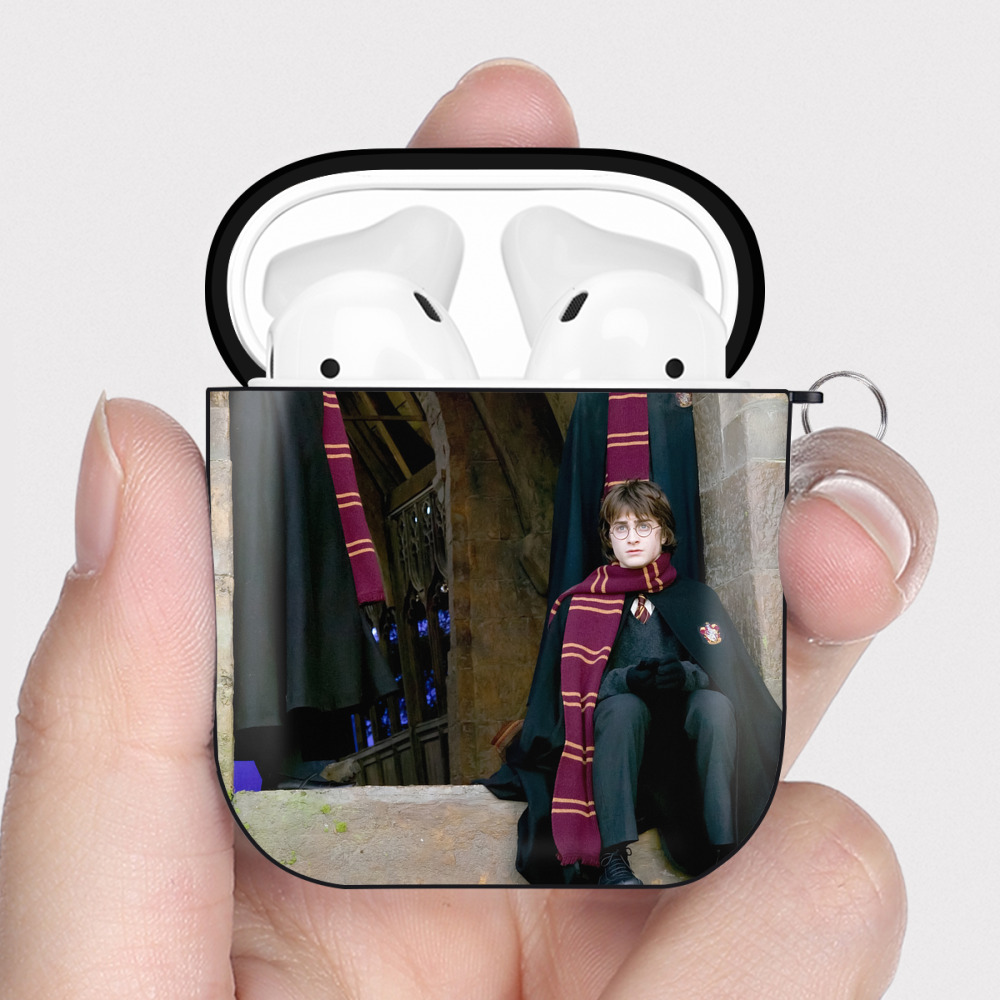 （画像用） Harry Potter ハリー・ポッターシリーズ AirPods 第2世代保護ケース ハードシェル ブラック 耐衝撃・防指紋・カラビナ付き