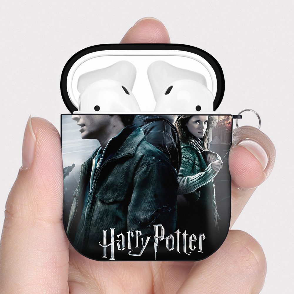 （画像用） Harry Potter ハリー・ポッターシリーズ AirPods 第2世代保護ケース ハードシェル ブラック 耐衝撃・防指紋・カラビナ付き