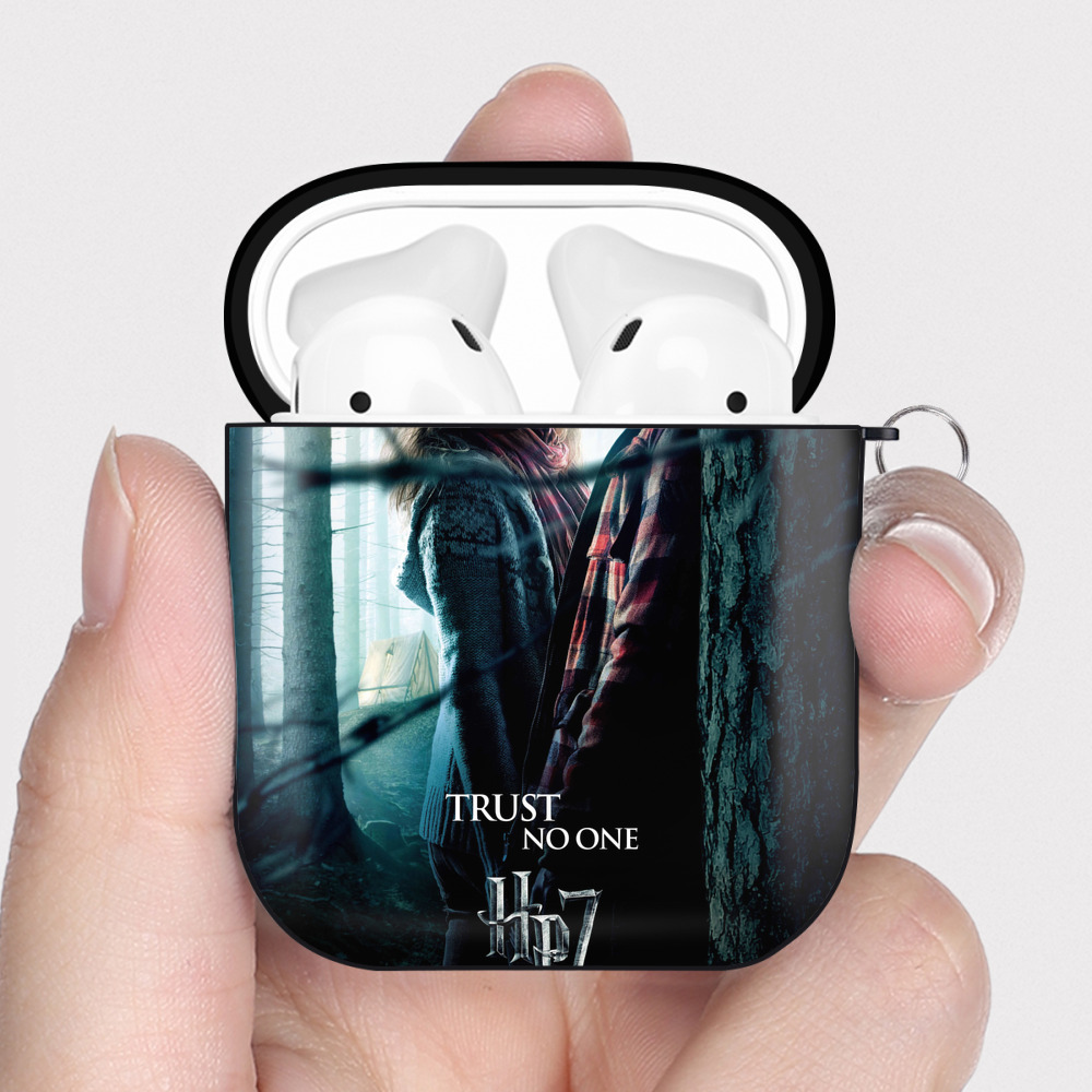 （画像用） Harry Potter ハリー・ポッターシリーズ AirPods 第2世代保護ケース ハードシェル ブラック 耐衝撃・防指紋・カラビナ付き