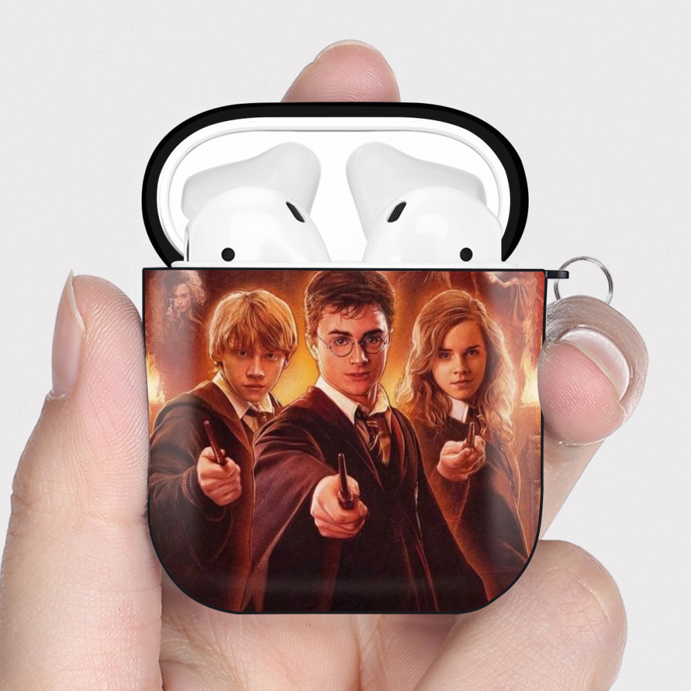 （画像用） Harry Potter ハリー・ポッターシリーズ AirPods 第2世代保護ケース ハードシェル ブラック 耐衝撃・防指紋・カラビナ付き