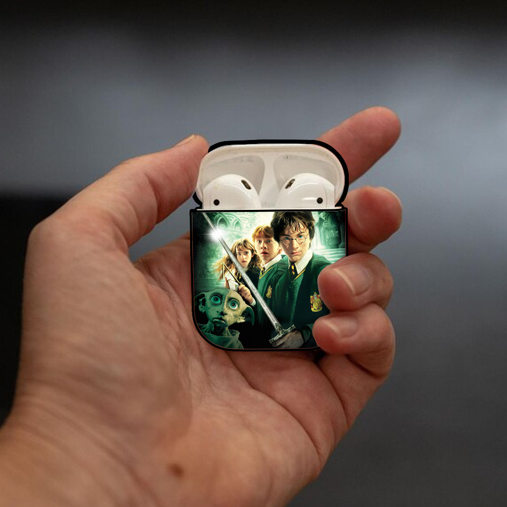 Harry Potter ハリー・ポッターシリーズ AirPods 第2世代保護ケース ハードシェル ブラック 耐衝撃・防指紋・カラビナ付き
