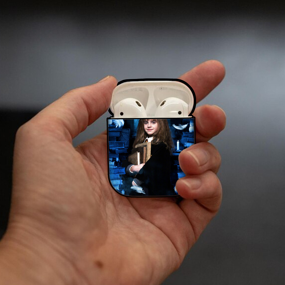 Harry Potter ハリー・ポッターシリーズ AirPods 第2世代保護ケース ハードシェル ブラック 耐衝撃・防指紋・カラビナ付き