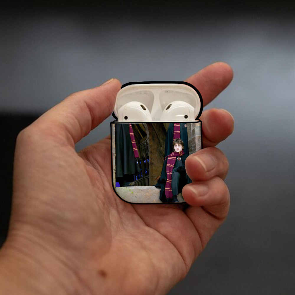 Harry Potter ハリー・ポッターシリーズ AirPods 第2世代保護ケース ハードシェル ブラック 耐衝撃・防指紋・カラビナ付き