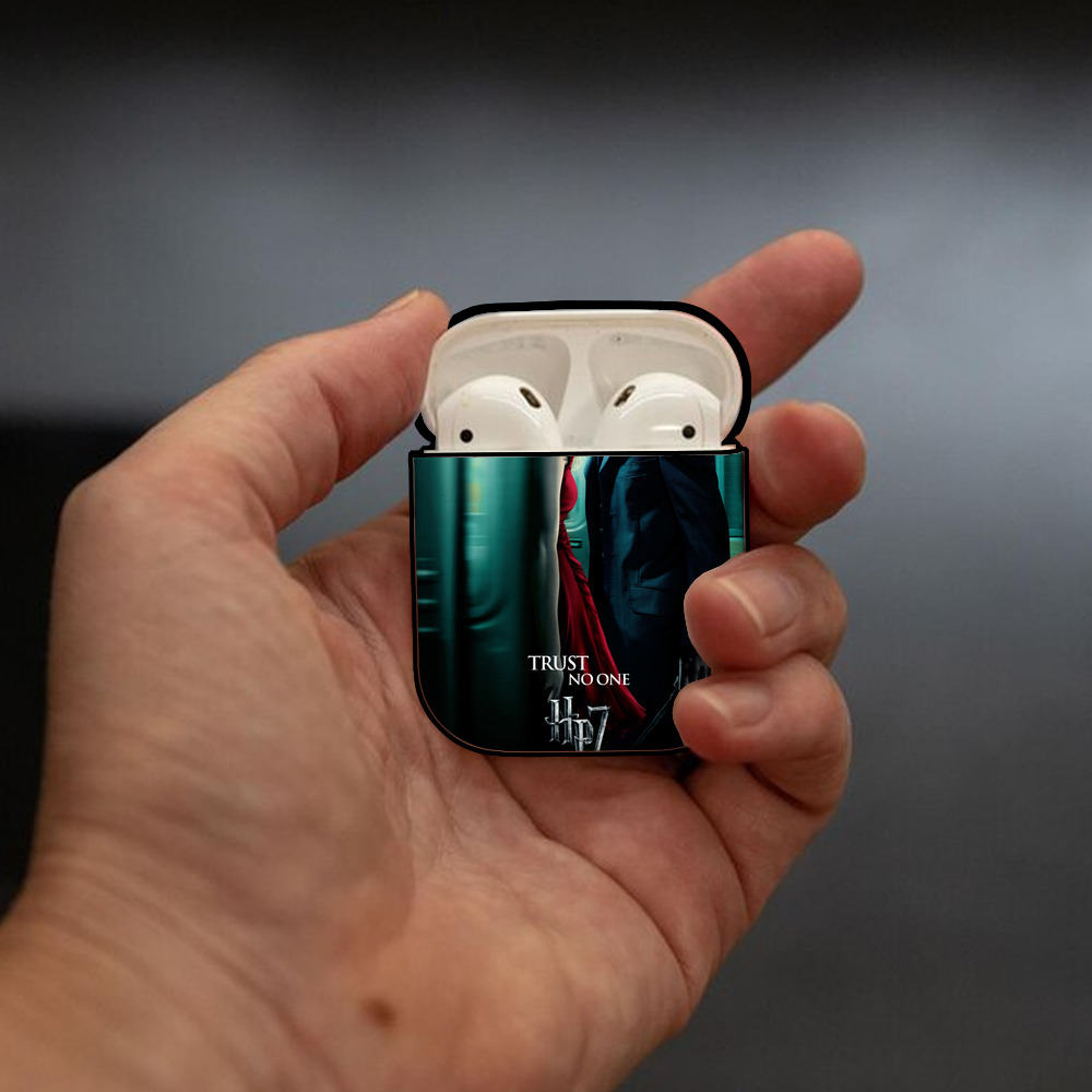 Harry Potter ハリー・ポッターシリーズ AirPods 第2世代保護ケース ハードシェル ブラック 耐衝撃・防指紋・カラビナ付き