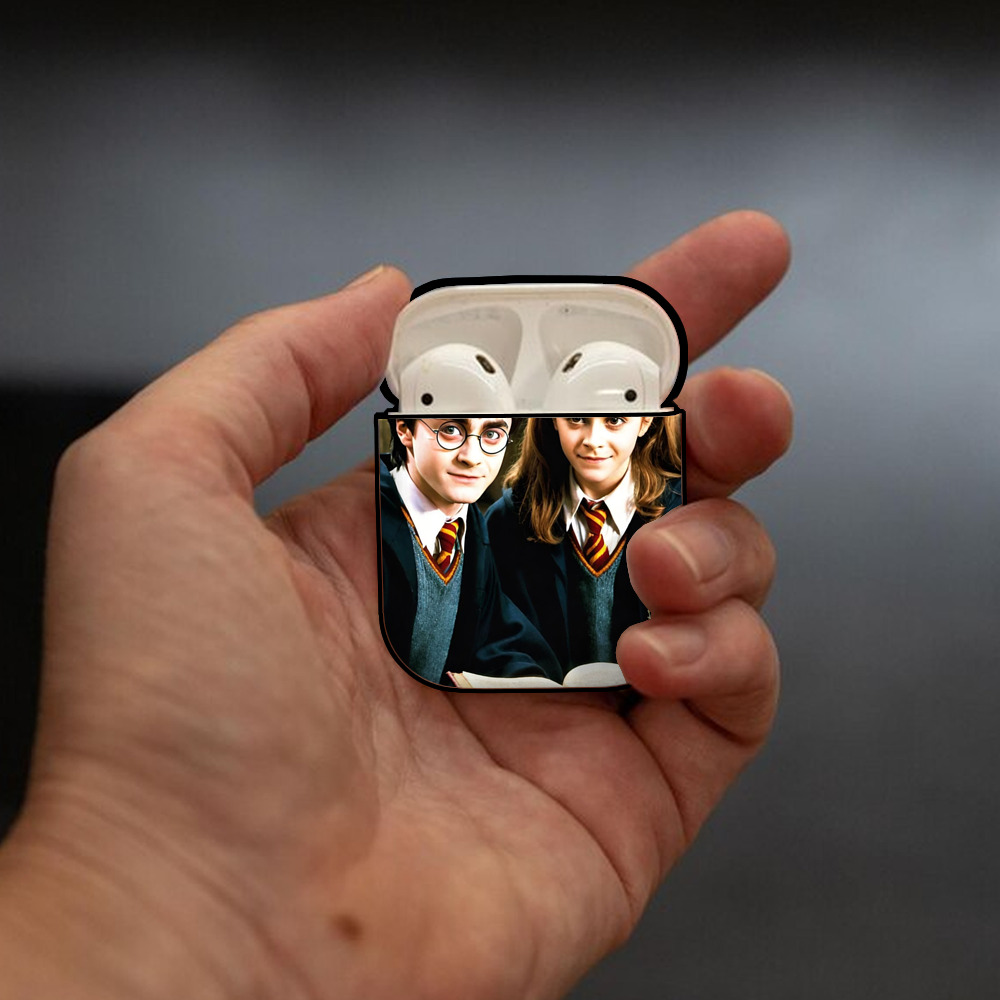 Harry Potter ハリー・ポッターシリーズ AirPods 第2世代保護ケース ハードシェル ブラック 耐衝撃・防指紋・カラビナ付き