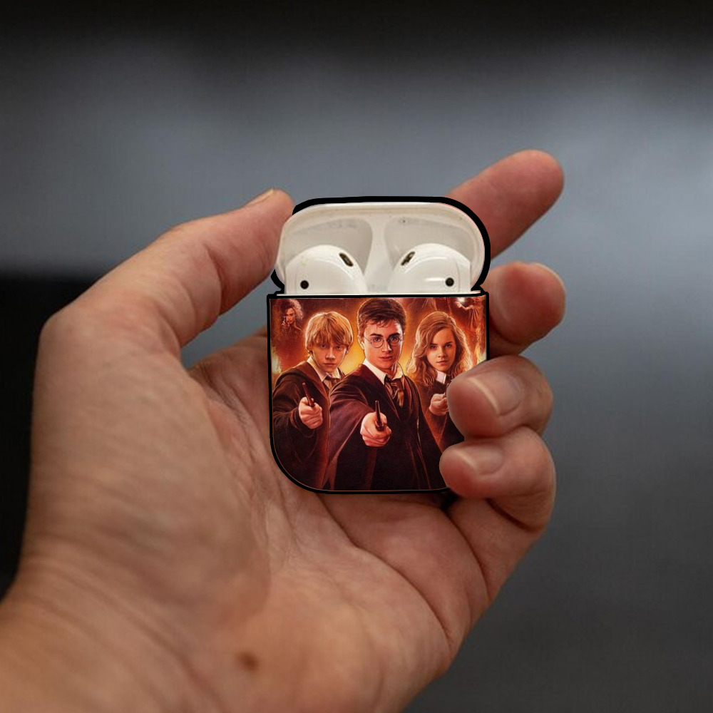 Harry Potter ハリー・ポッターシリーズ AirPods 第2世代保護ケース ハードシェル ブラック 耐衝撃・防指紋・カラビナ付き