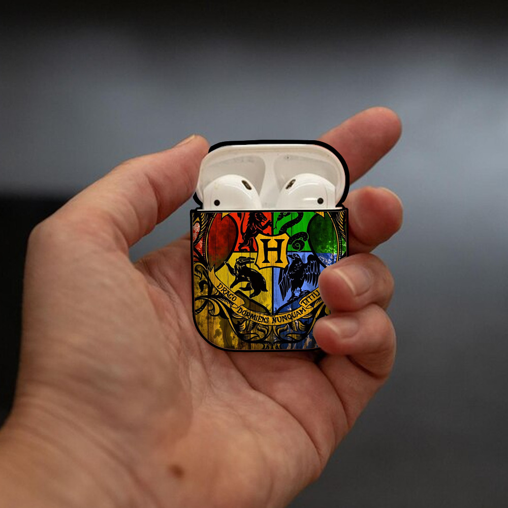 Harry Potter ハリー・ポッターシリーズ AirPods 第2世代保護ケース ハードシェル ブラック 耐衝撃・防指紋・カラビナ付き