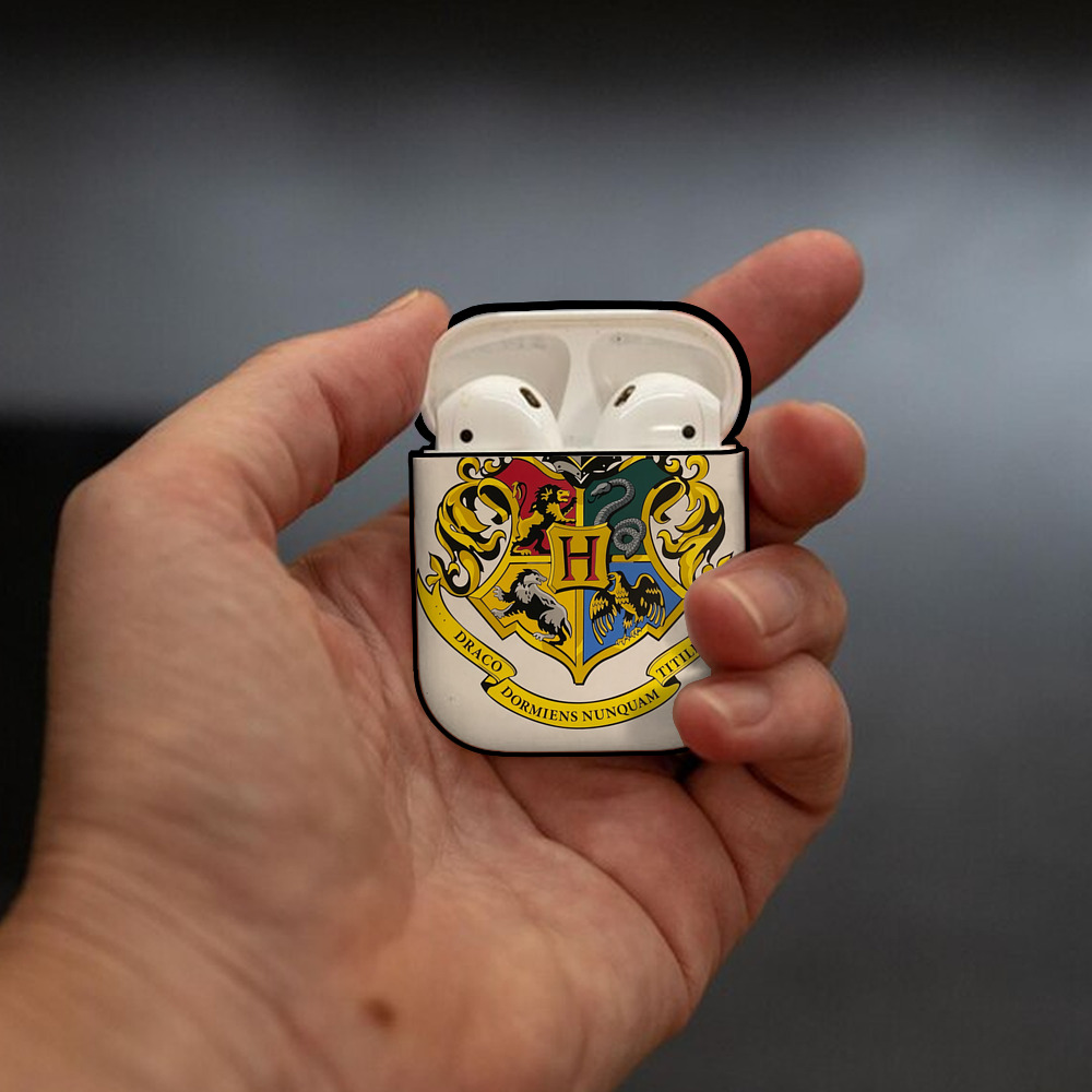 Harry Potter ハリー・ポッターシリーズ AirPods 第2世代保護ケース ハードシェル ブラック 耐衝撃・防指紋・カラビナ付き