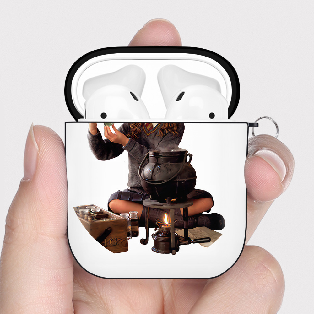 （画像用） Harry Potter ハリー・ポッターシリーズ AirPods 第2世代保護ケース ハードシェル ブラック 耐衝撃・防指紋・カラビナ付き