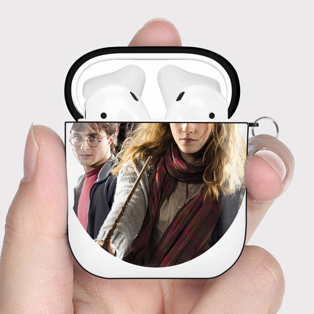 （画像用） Harry Potter ハリー・ポッターシリーズ AirPods 第2世代保護ケース ハードシェル ブラック 耐衝撃・防指紋・カラビナ付き