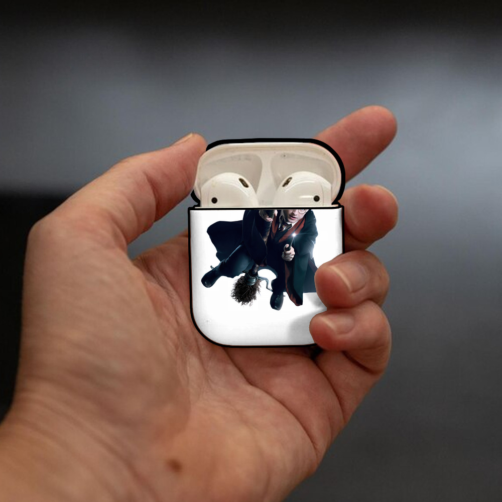 Harry Potter ハリー・ポッターシリーズ AirPods 第2世代保護ケース ハードシェル ブラック 耐衝撃・防指紋・カラビナ付き