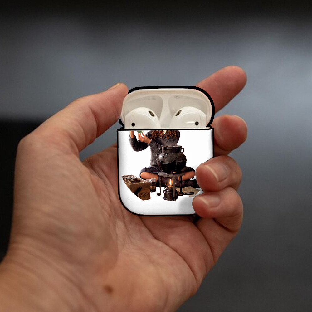 Harry Potter ハリー・ポッターシリーズ AirPods 第2世代保護ケース ハードシェル ブラック 耐衝撃・防指紋・カラビナ付き
