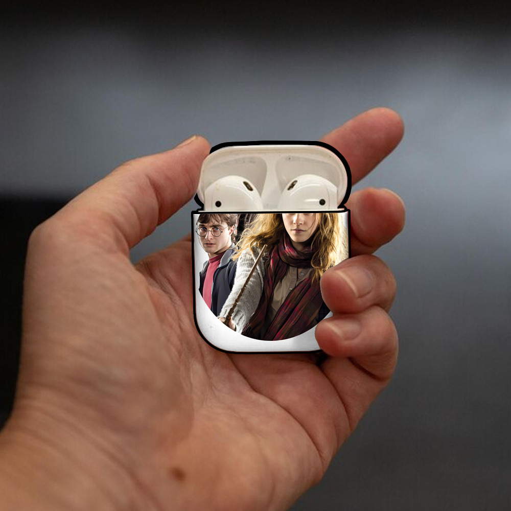 Harry Potter ハリー・ポッターシリーズ AirPods 第2世代保護ケース ハードシェル ブラック 耐衝撃・防指紋・カラビナ付き