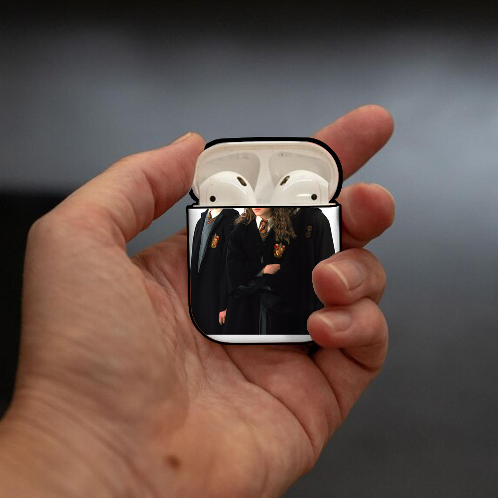 Harry Potter ハリー・ポッターシリーズ AirPods 第2世代保護ケース ハードシェル ブラック 耐衝撃・防指紋・カラビナ付き