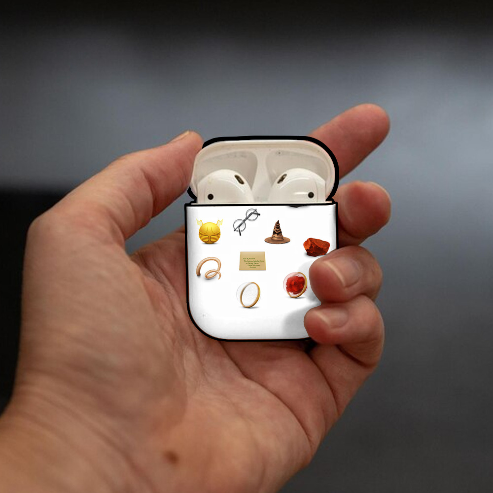 Harry Potter ハリー・ポッターシリーズ AirPods 第2世代保護ケース ハードシェル ブラック 耐衝撃・防指紋・カラビナ付き
