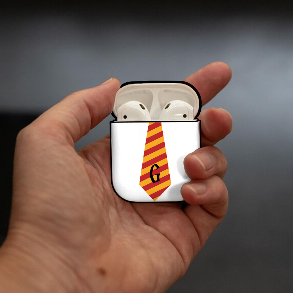 Harry Potter ハリー・ポッターシリーズ AirPods 第2世代保護ケース ハードシェル ブラック 耐衝撃・防指紋・カラビナ付き